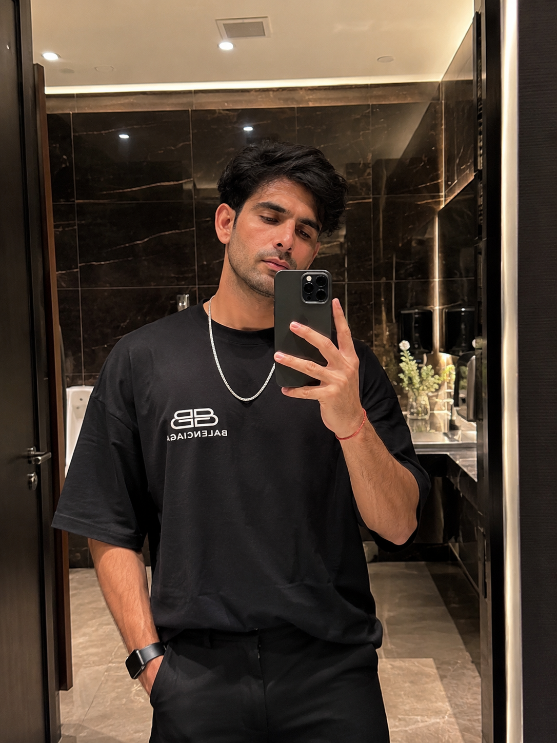 Viral Instagram Mirror Selfie